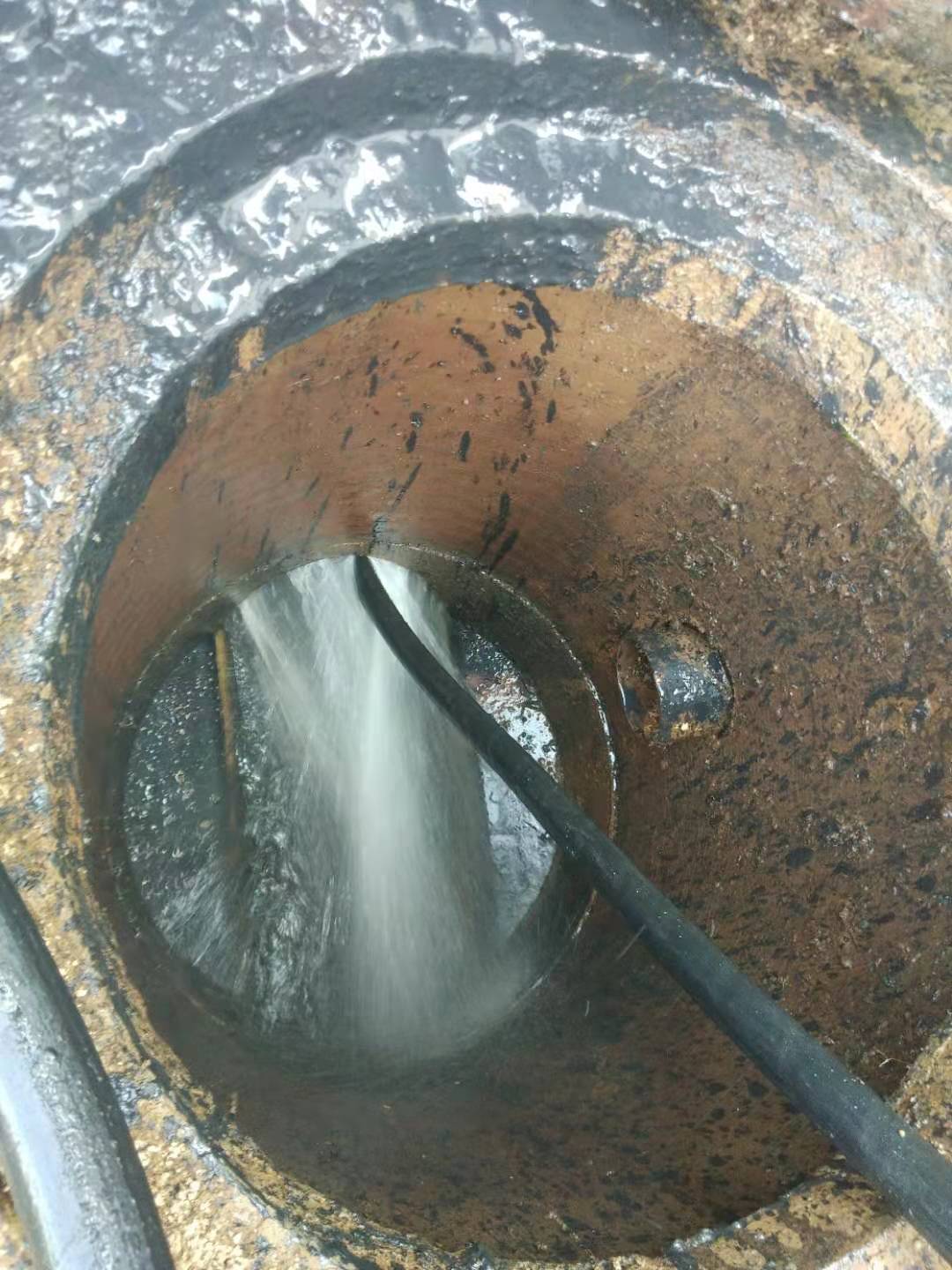 东山镇化粪池清理抽粪泥浆清运高压清洗下水道的图片