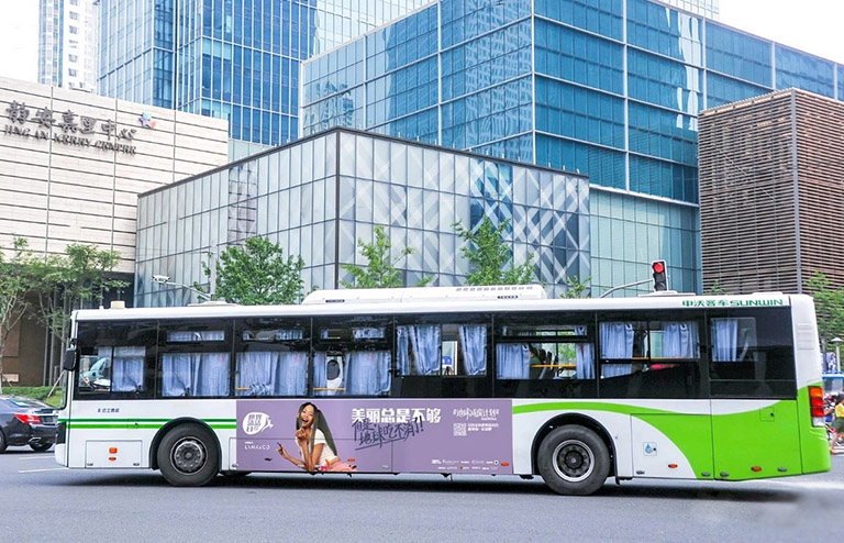 上海公交车广告公交车身广告公交广告的图片