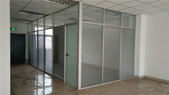 河西区安装玻璃高隔钢化玻璃隔墙专业拆装玻璃隔断的图片