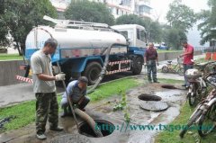 燕尔窝专业抽粪清洗污水管道清理化粪池污水井淤泥的图片