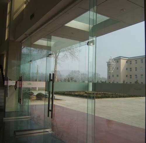天津定制玻璃门厂家武清区定制感应玻璃门工艺精湛的图片