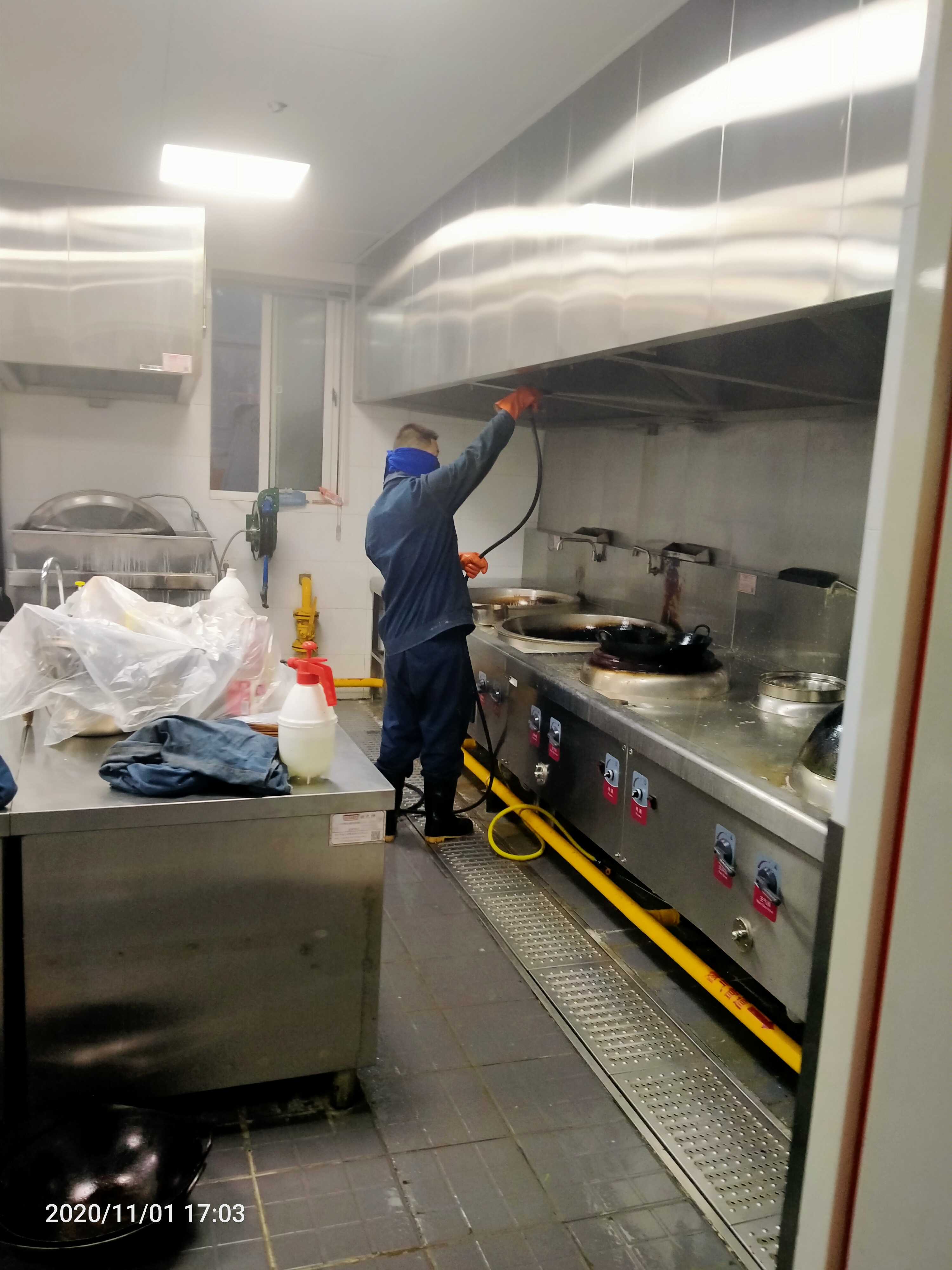 徐汇区餐饮店厨房油烟机净化器清洗排风机维修的图片