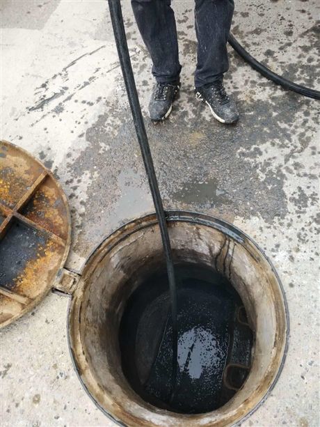 北仑郭巨清理污水池电话抽污水+抽淤泥一站式服务的图片