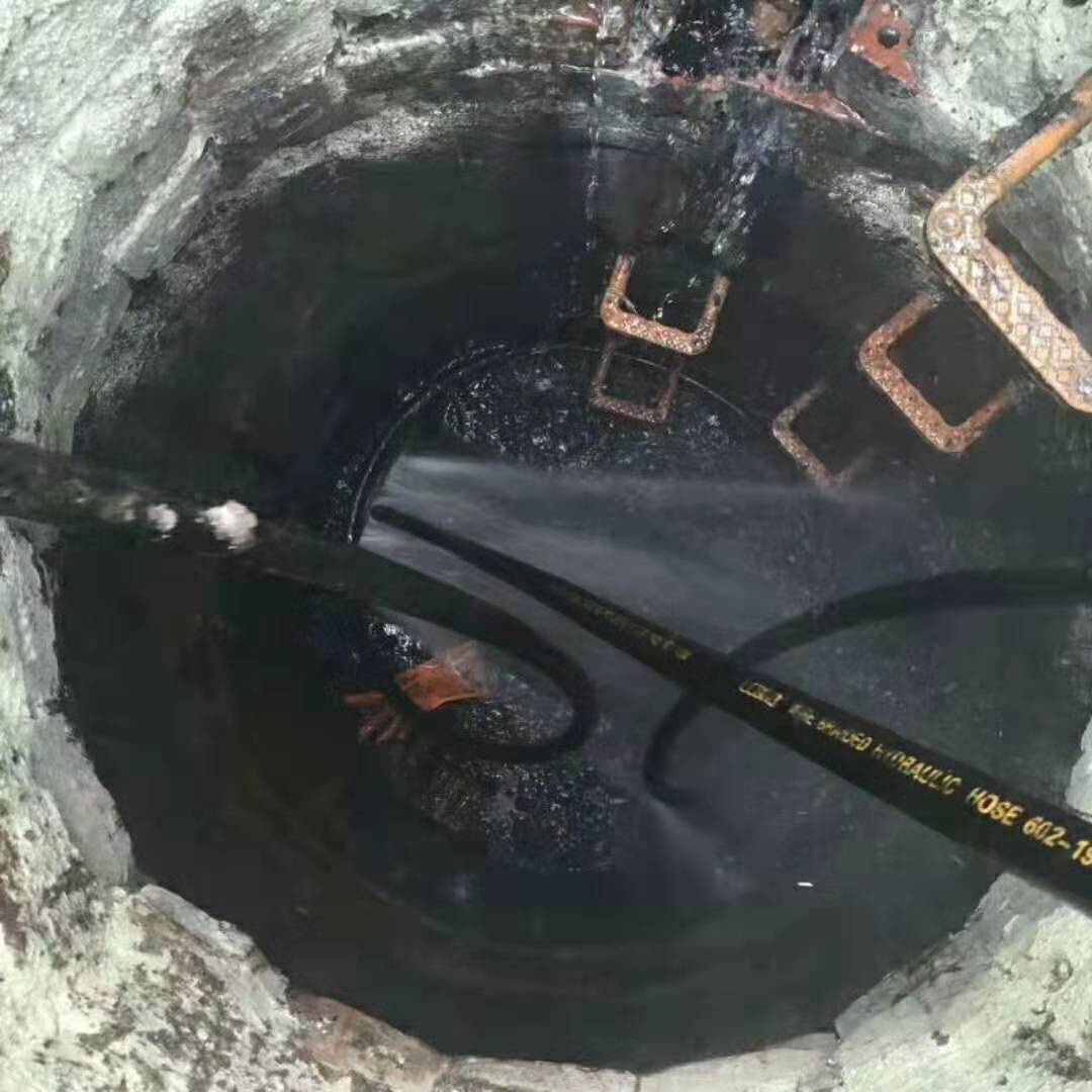 城阳区非开挖污水管道修复专业市政管网检测清淤施工的图片