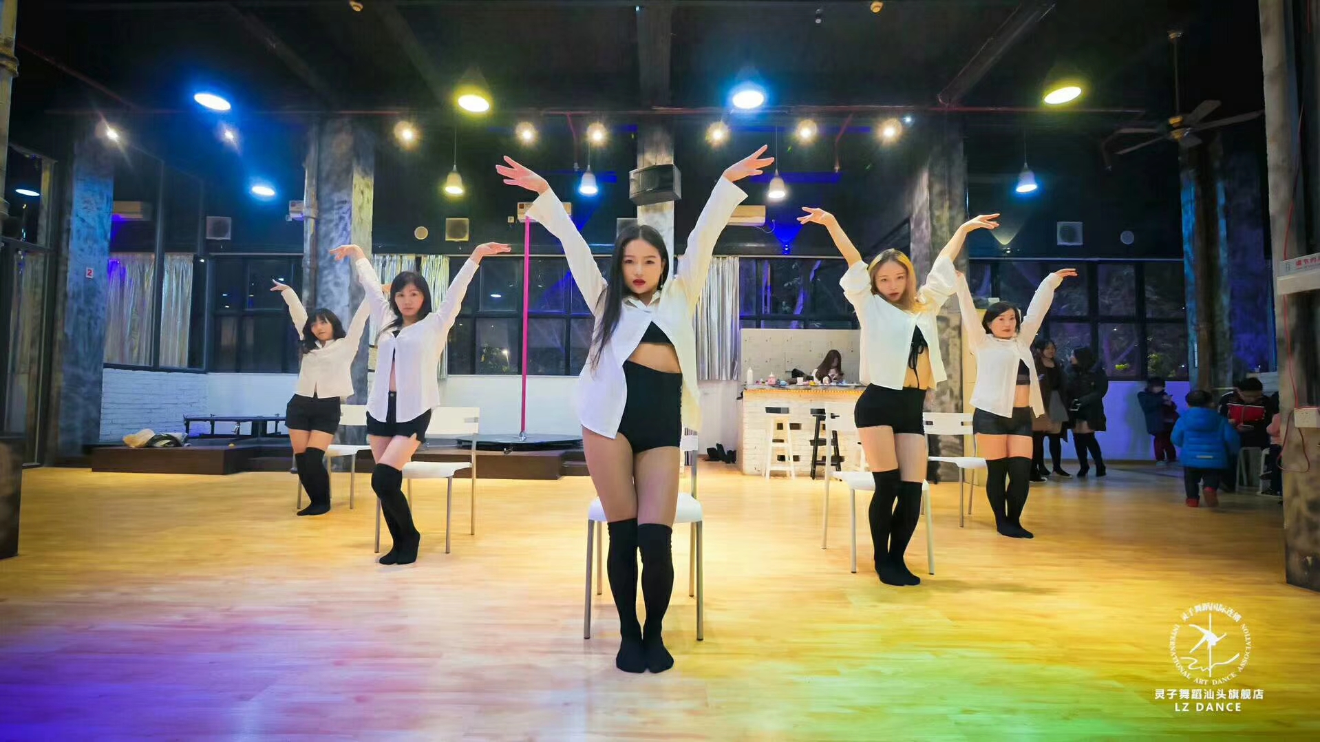 呼市灵子爵士舞班少儿街舞培训青少年韩舞培训的图片